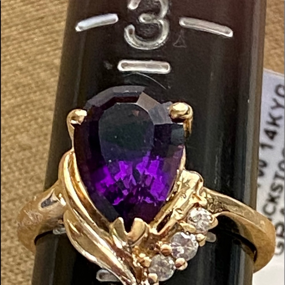 Amethyst with dias in clusters. Ring 14k Gold 4”
